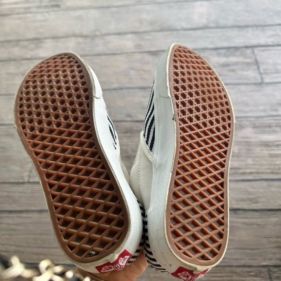 Vans Slip ons - Picture 3 of 5